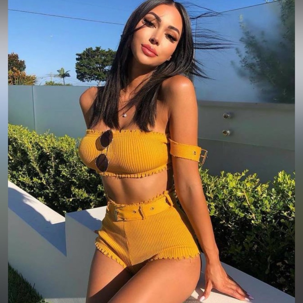 Fashion Nova shorts💛